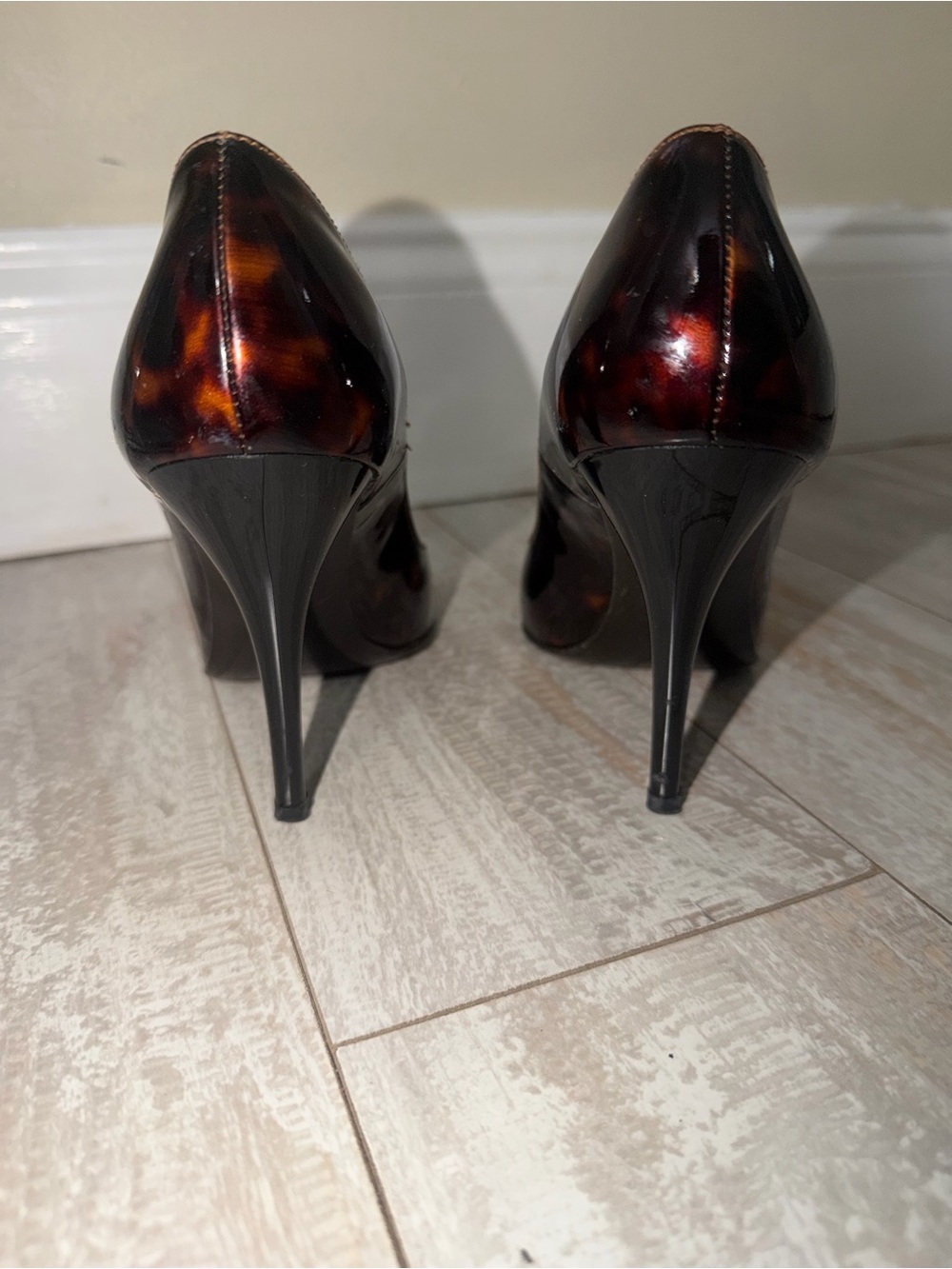 Stuart Weitzman Tortoiseshell Patent Pointed-Toe Pumps - Brown/Black - Picture 2 of 5